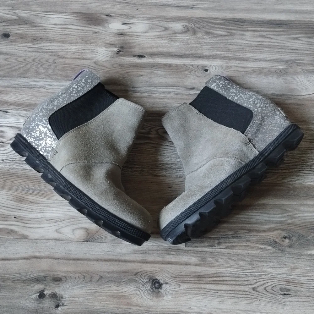 Sorel Joan of Arctic Chelsea Hidden Wedge Booties Girls Size 5
